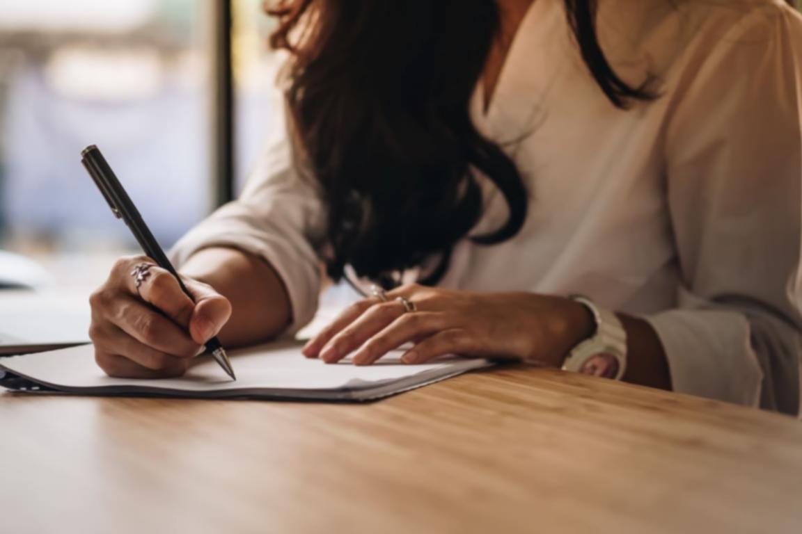 Deelnemer werkt aan webdesign opdracht